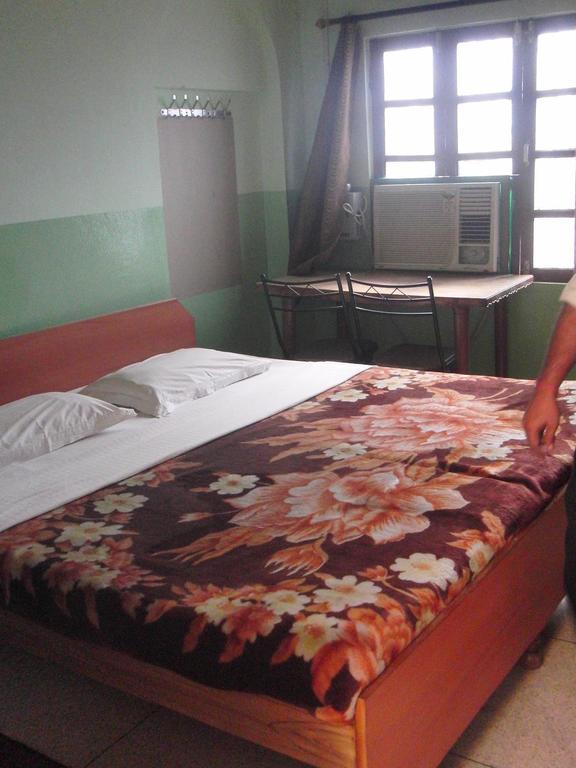Shivakashi Guest House Varanasi Room photo